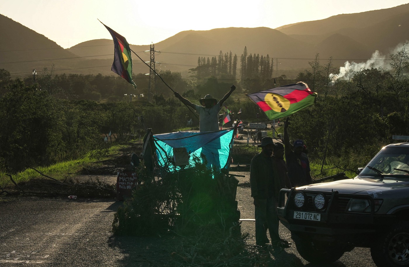 Noi violențe între separatiști și forțele de ordine, în Noua Caledonie. Mai multe clădiri au fost incendiate