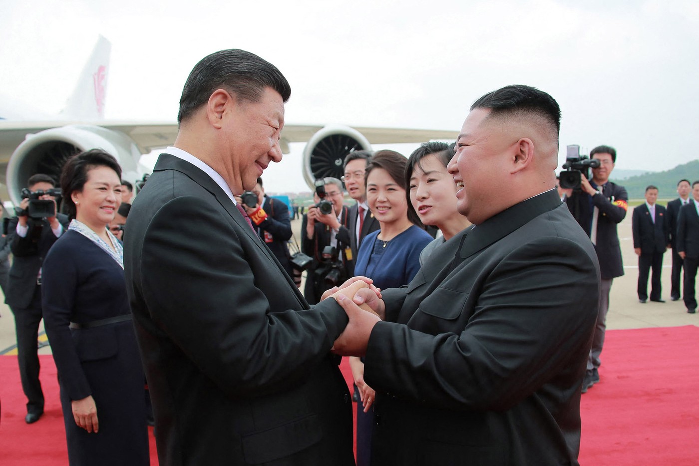 Xi Jinping la Phenian după 7 ani. Kim mizează pe alianța cu Rusia și arsenalul nuclear în fața Occidentului: „Se simte încurajat”