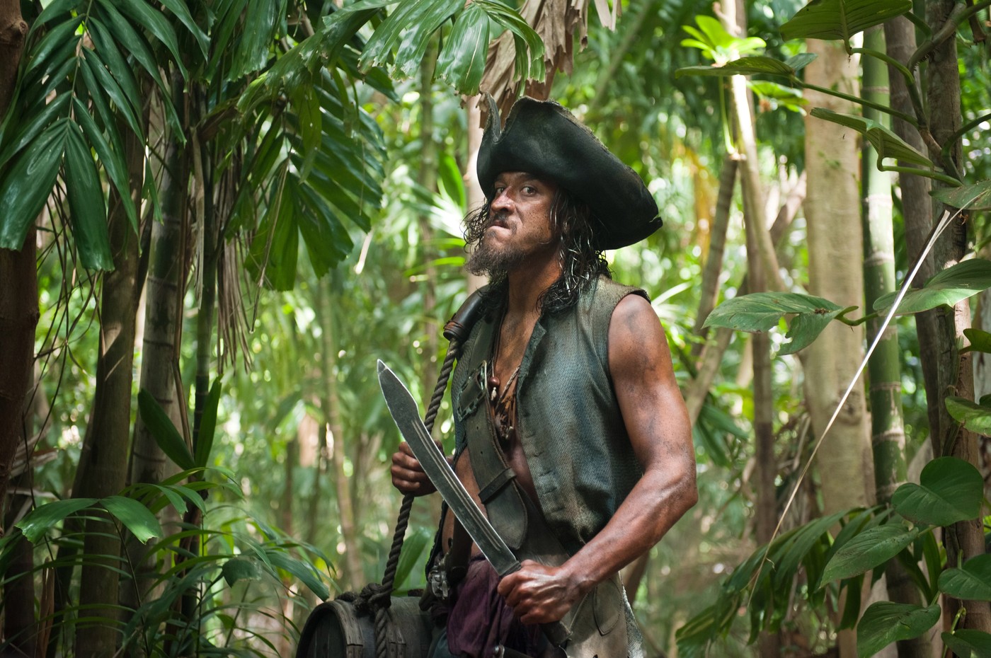 Un actor din „Pirații din Caraibe” a murit după ce a fost atacat de un rechin, în timp ce făcea surfing în Hawaii