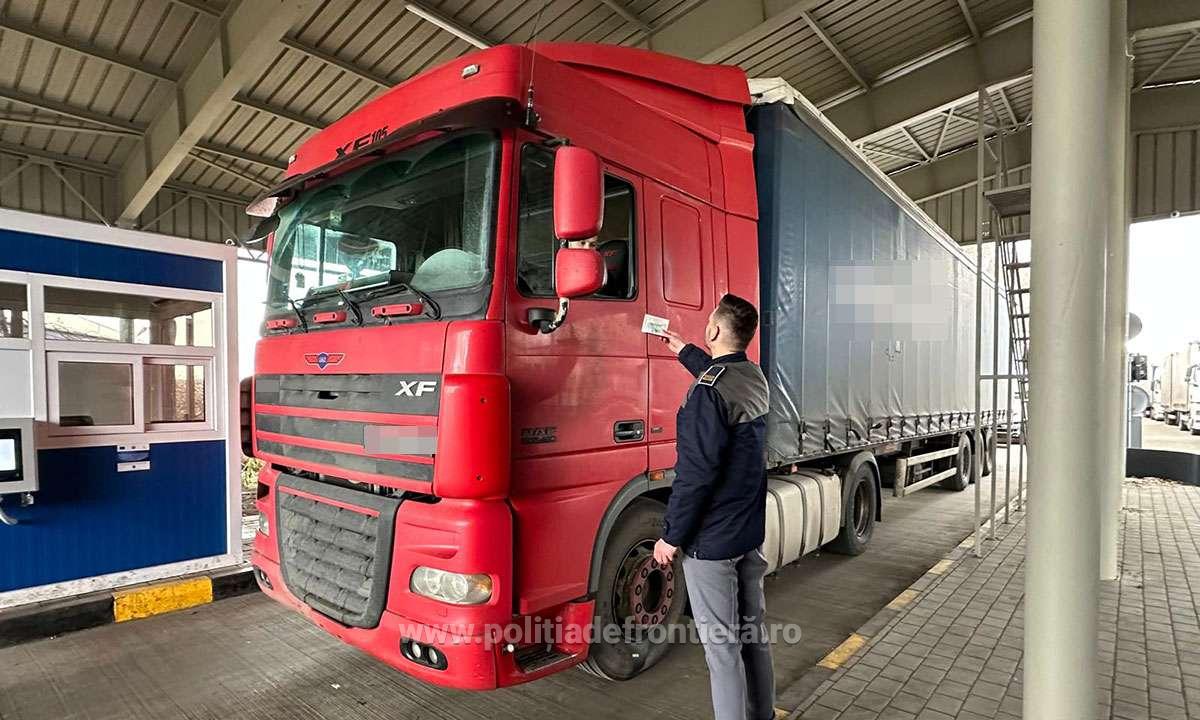 Un șofer turc beat a atacat cu cuțitul un polițist de frontieră în Vama Siret