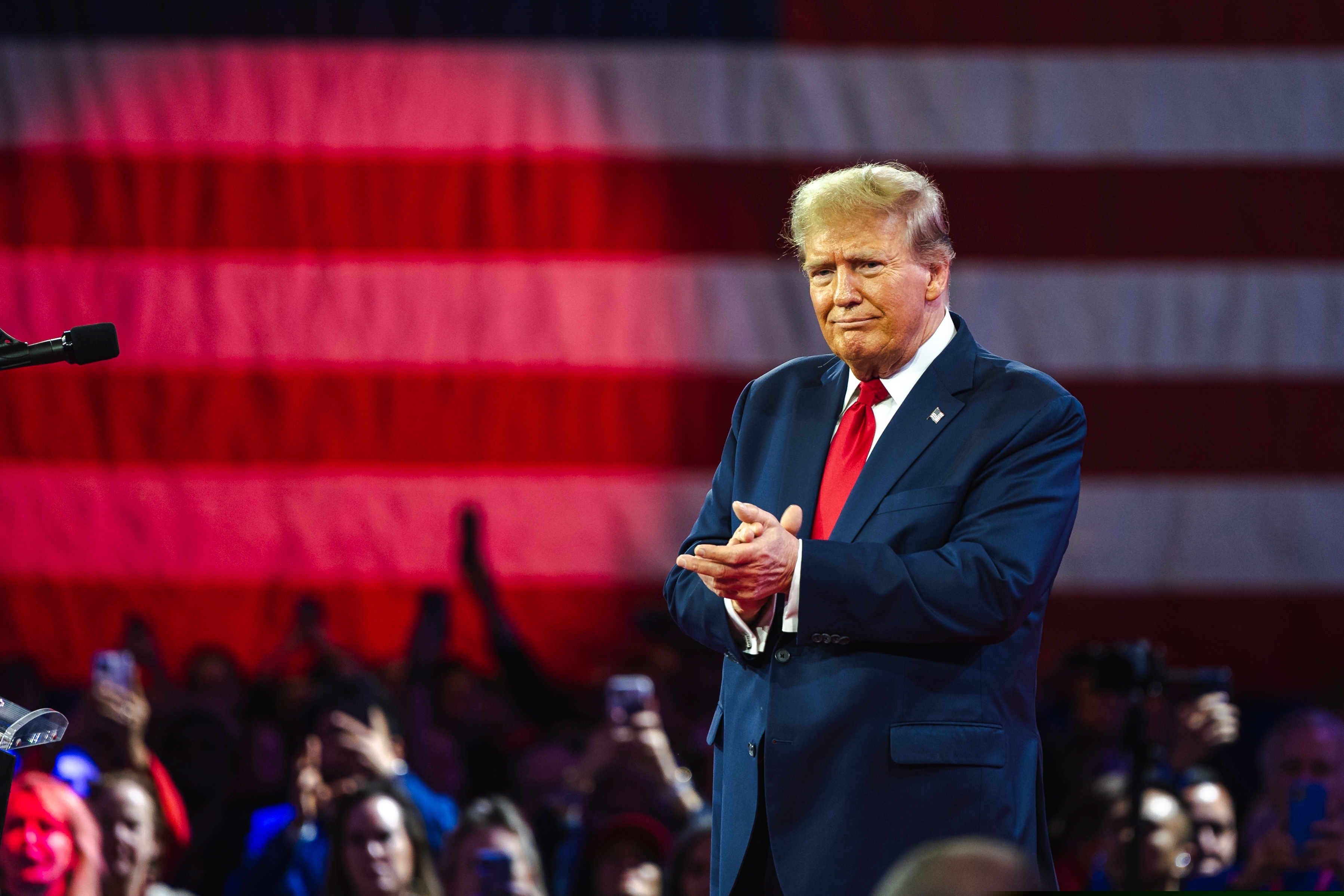 Reuters: Trump are un nou plan ca să oprească războiul din Ucraina, dacă va câștiga alegerile. Ce ar avea de pierdut Zelenski și Putin