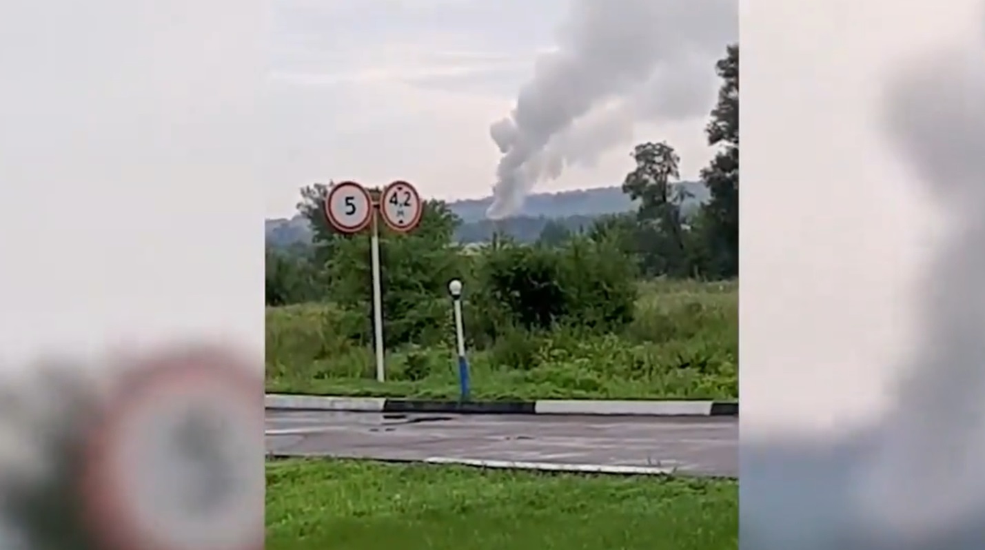 Ucraina afirmă că a lovit un depozit de muniție din Rusia: „Focul arde în continuare”