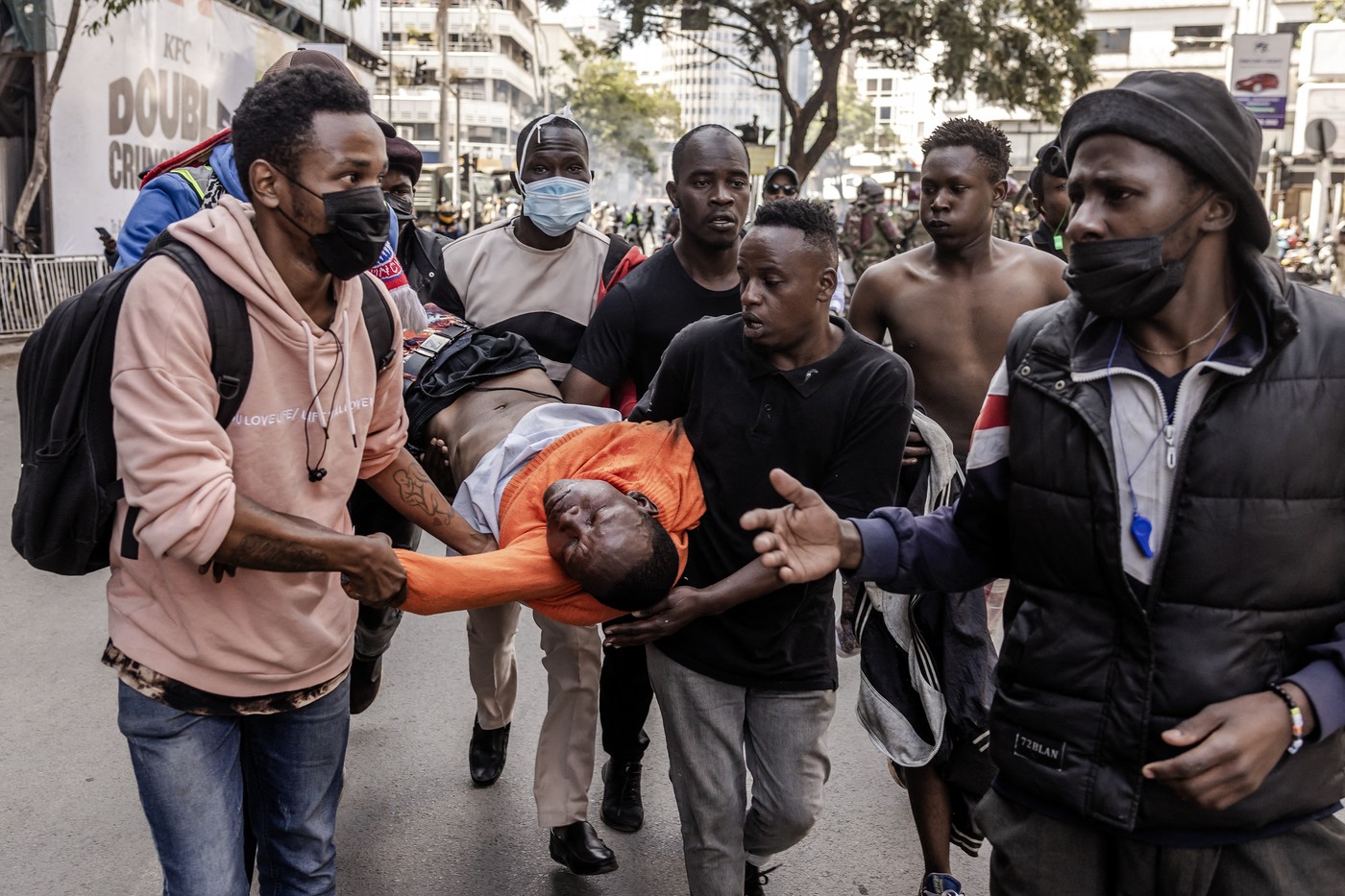 Violențe extreme și haos în Kenya. Polițiștii au deschis focul împotriva protestatarilor care încercau să ia cu asalt parlamentul