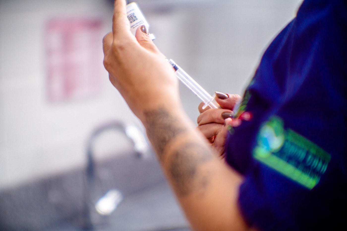 O țară din Europa, prima din lume care începe vaccinarea oamenilor împotriva gripei aviare