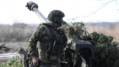 soldat-Ucraina-artilerie