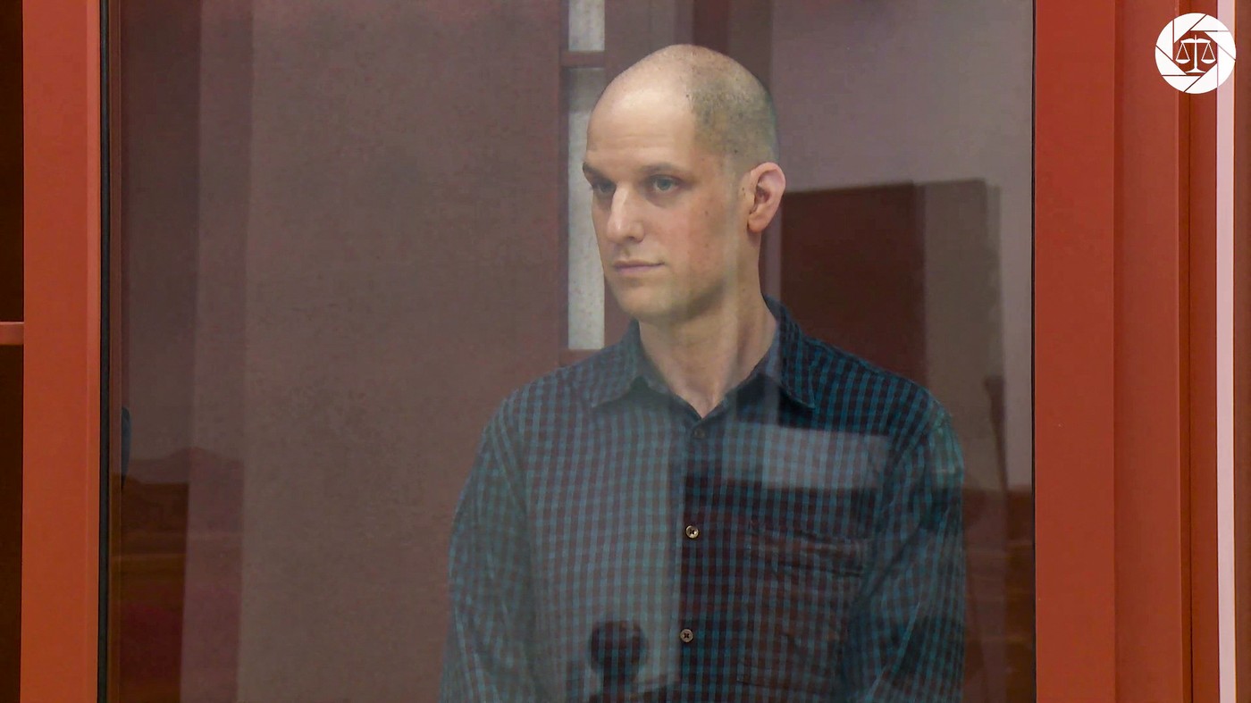 „Jurnalismul nu e o crimă”. Familia lui Evan Gershkovich condamnă procesul din Rusia a reporterului, în care este acuzat de spionaj