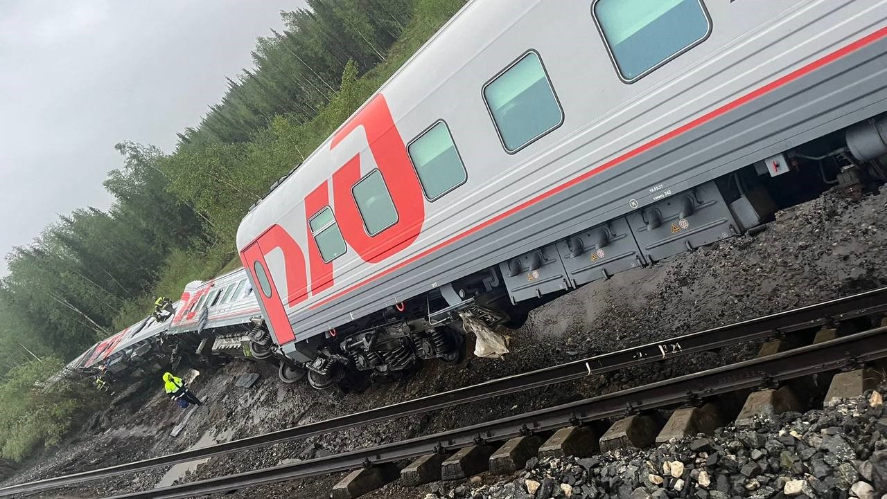 Un tren a deraiat în nordul îndepărtat al Rusiei. 20 de oameni au fost răniți