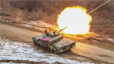tanc sud-coreean în zona demilitarizată a Coreei