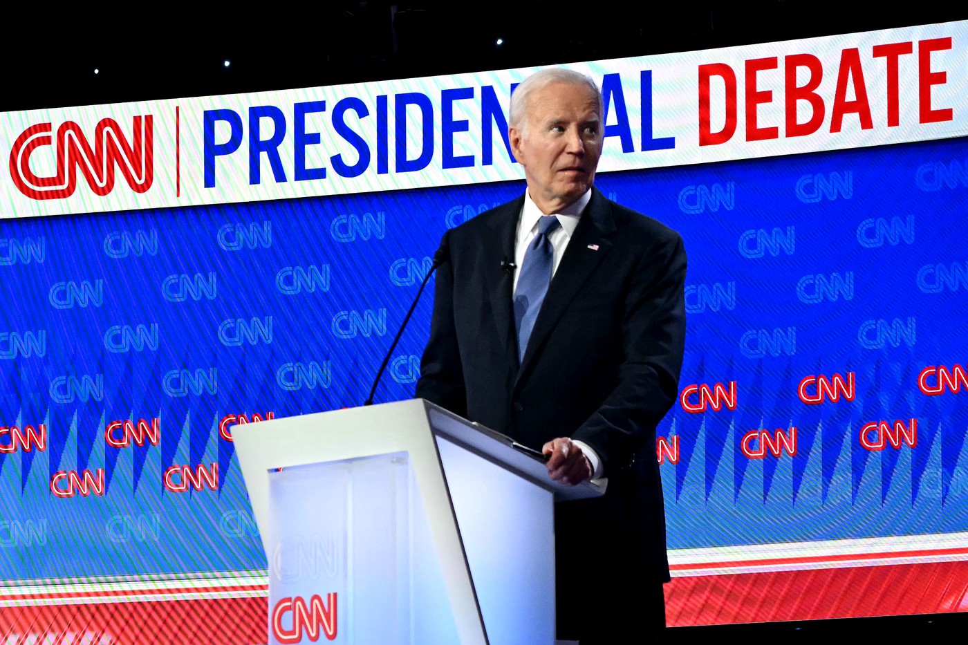 Biden s-a bâlbâit, părea dezorientat și a tușit persistent la dezbaterea cu Trump. Ce probleme de sănătate are președintele SUA