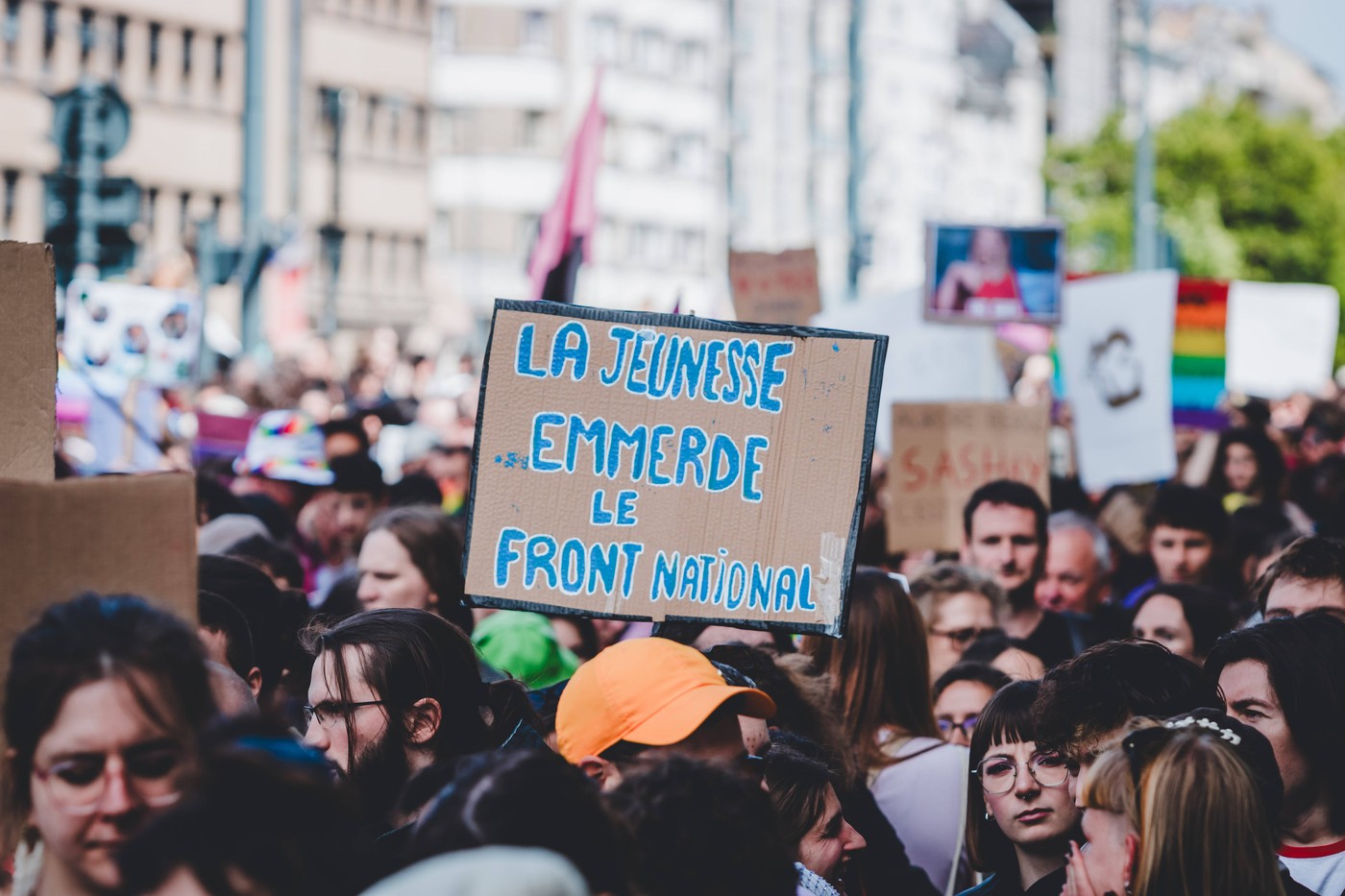 Cum a ajuns un cântec punk din anii '80 imnul viral împotriva extremei drepte din Franța, înainte de alegerile anticipate de duminică