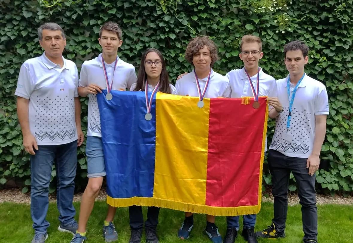 Elevii români au obţinut patru medalii la Olimpiada Central Europeană de Informatică