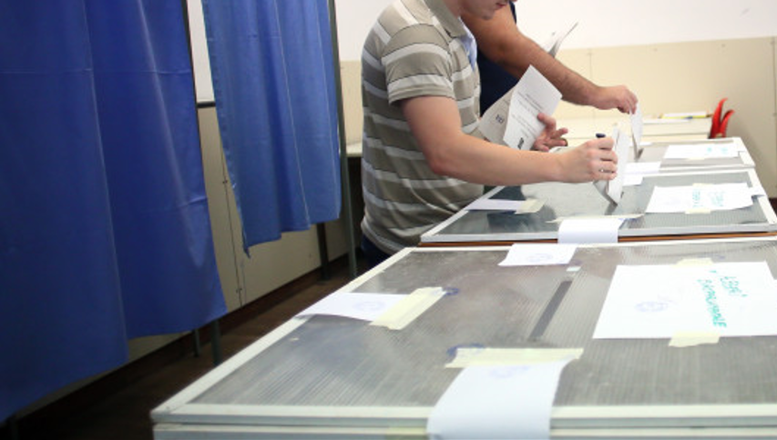 Curtea de Apel Bucureşti obligă BEC să dispună renumărarea buletinelor de vot din mai multe secţii de votare pentru europarlamentare