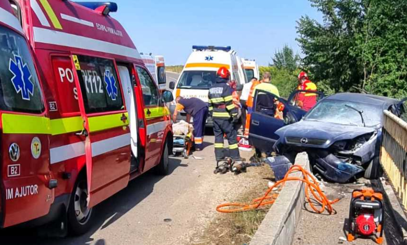 FOTO. Trei persoane au murit și un adolescent de 16 ani este în comă după un accident produs pe un drum județean din Teleorman