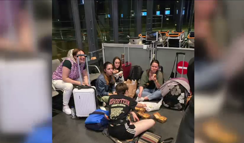 Haos în aeroporturi, după ce zeci de zboruri au fost anulate sau amânate din cauza caniculei. Cum pot fi despăgubiți pasagerii