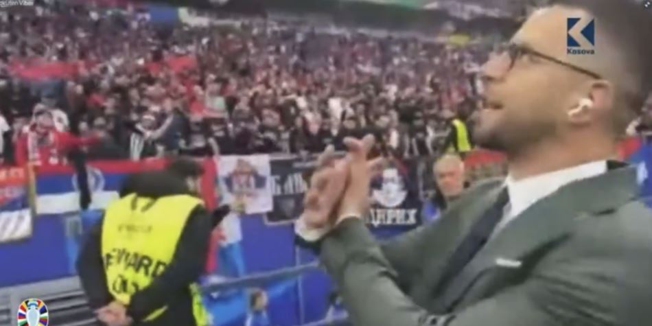 EURO 2024: Un jurnalist a rămas fără acreditare după ce i-a provocat pe fanii sârbi imitând vulturul albanez