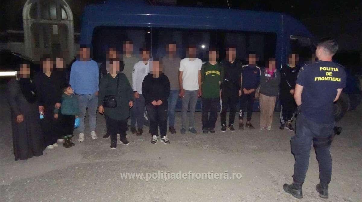 19 migranți sirieni care au intrat ilegal în țară au fost prinși pe malul Dunării, după ce au traversat cu barca