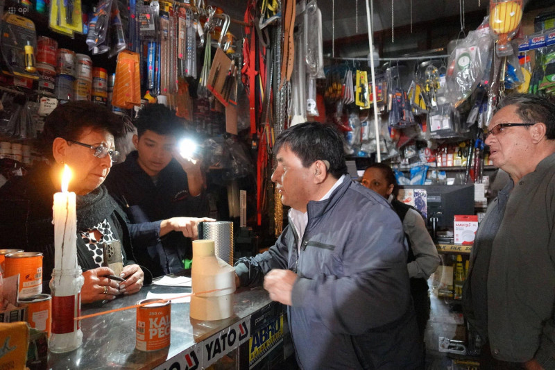 CUENCA-CORTES DE LUZ Cuenca,Ecuador 24 de abril de 2024 No hay fecha para el cese de los apagones en Ecuador. Los cortes de luz en Cuenca se mantienen en varios bloques, segun el cronograma difundido por la Centrosur. foto Boris Romoleroux/API. SOI-CUENCA