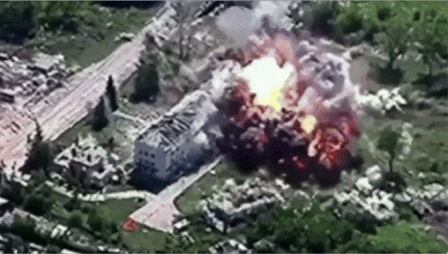 Momentul în care o bombă rusească de 3 tone explodează în Harkov. A fost prima oară când rușii au lansat asemenea proiectile în Ucraina