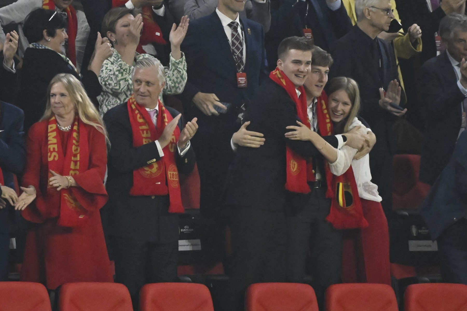 Reacțiile regelui Philippe al Belgiei la golurile echipei sale. El a fost în tribune împreună cu regina Mathilde și trei dintre copii