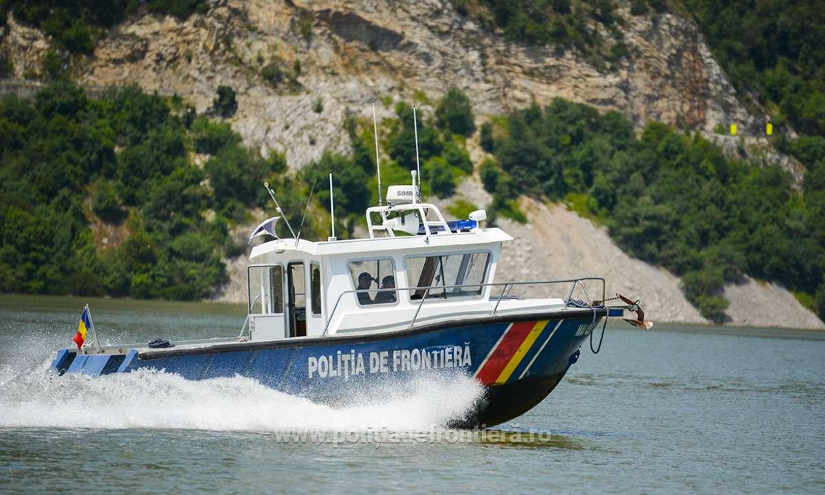 Patru persoane, printre care și un copil, salvate de pe Dunăre. Nu puteau reveni singure la mal