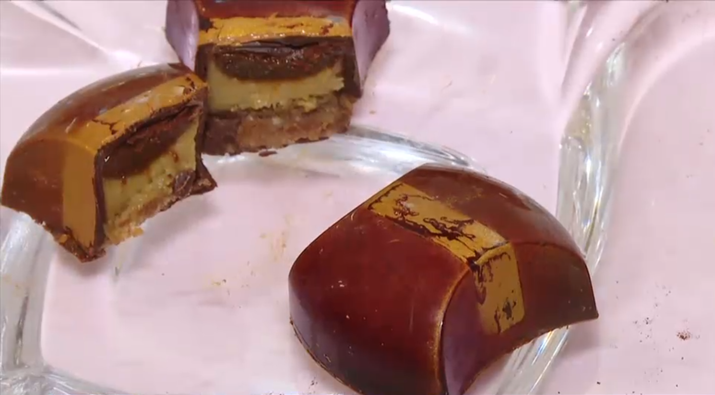 Ciocolată cu urechi de porc și usturoi, înghețată cu colivă. Ciocolatieri români și-au expus produsele la festival