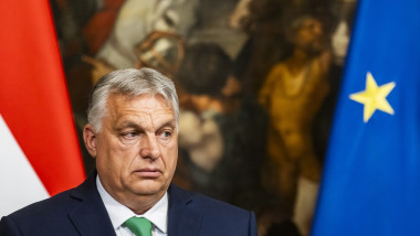 Hungarian Prime Minister Viktor Orban holds cu steaguri in spate