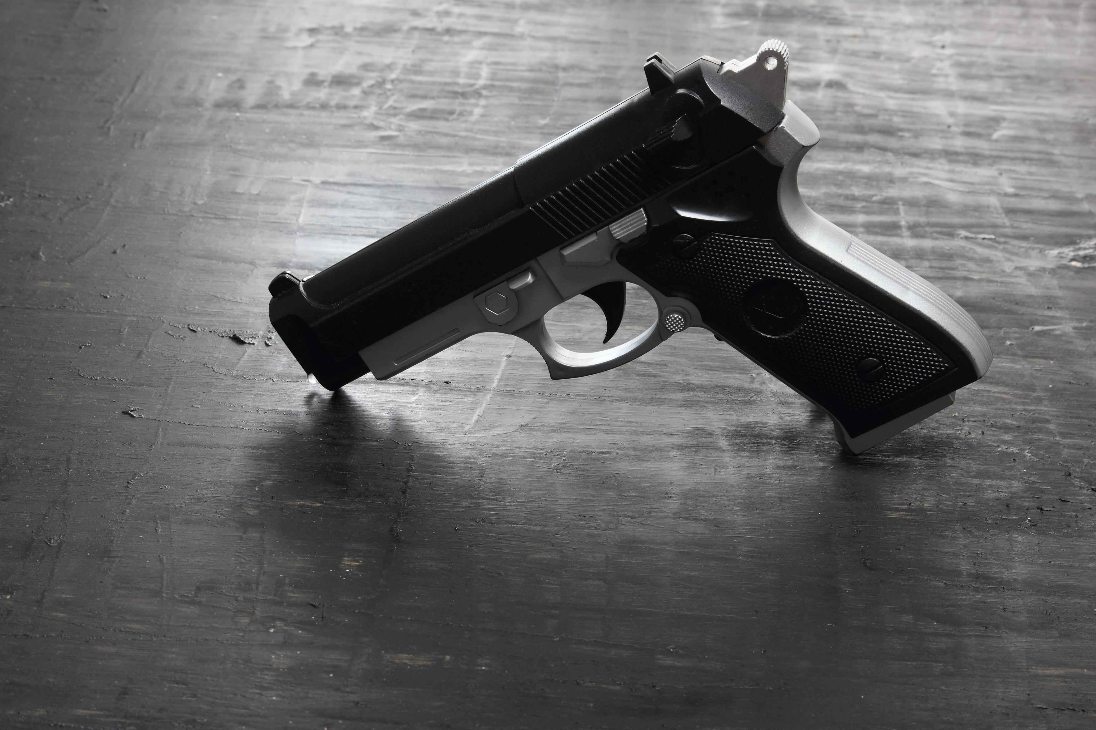 Focuri de armă în Sectorul 3 al Capitalei. Un tânăr a tras cu pistolul în direcția unei terase