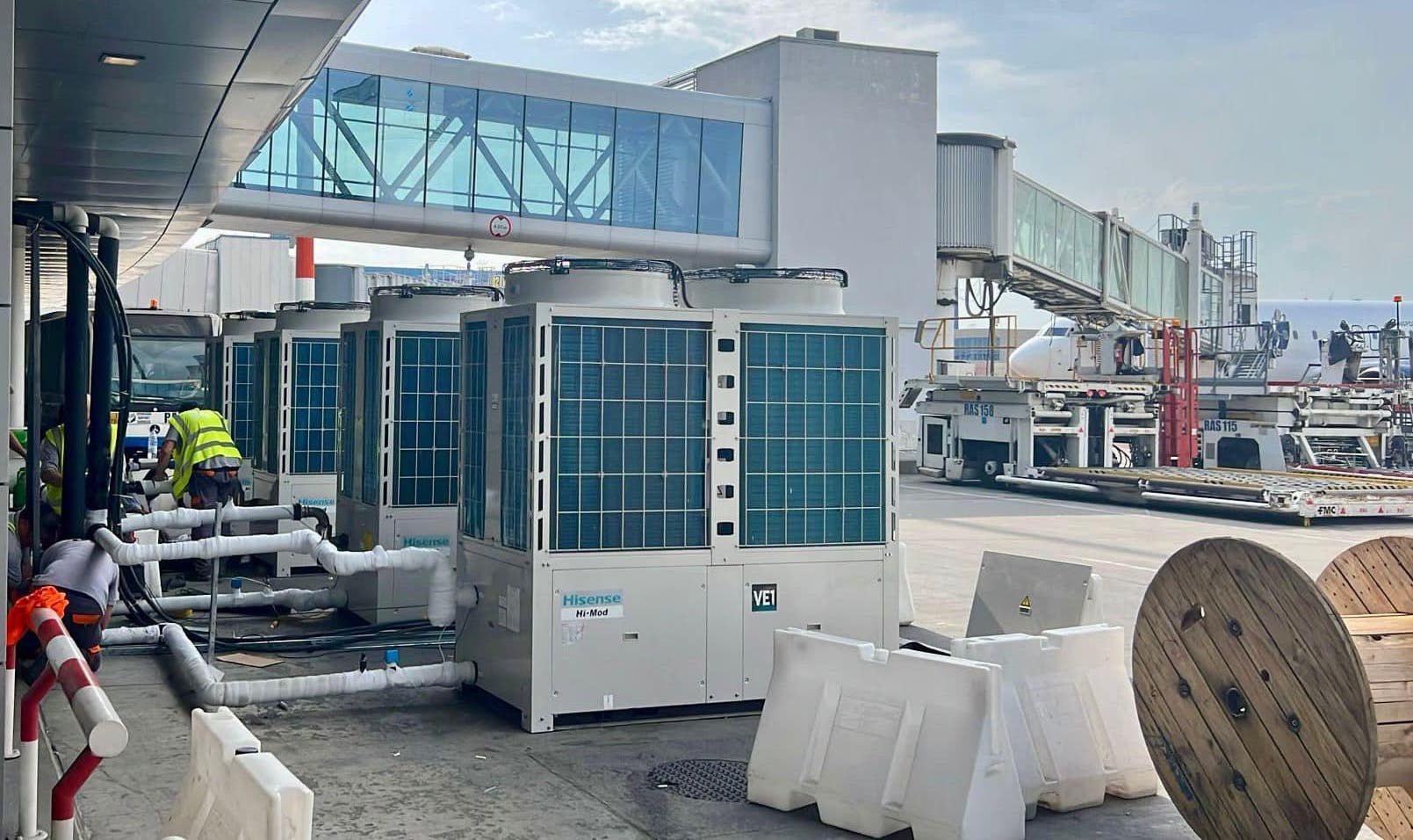 Aeroportul Henri Coandă a pus în funcţiune cinci noi echipamente de aer condiţionat, după ce a fost amendat de ANPC