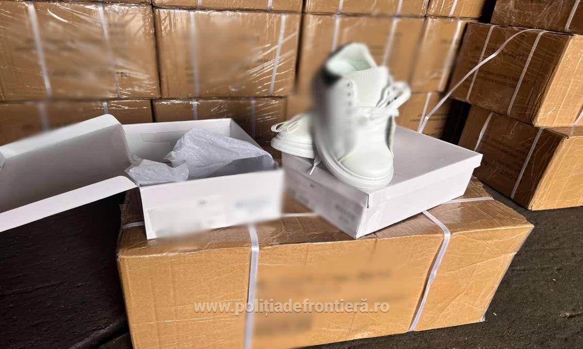 Captură impresionantă de fake-uri în Portul Constanța. Vamesii au confiscat încălțăminte sport de 3,2 milioane de euro