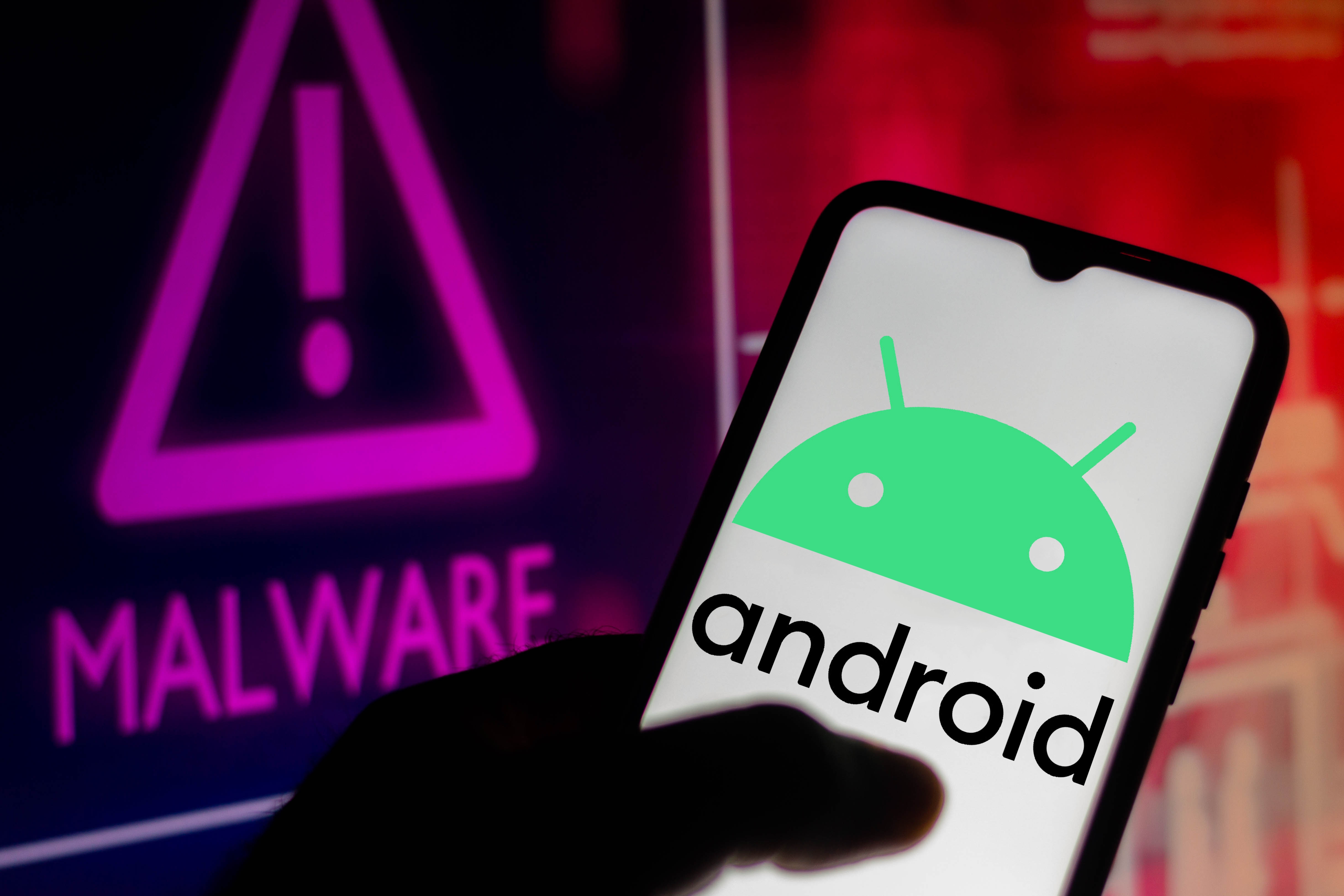 DNSC, avertisment pentru utilizatorii de Android: Hackerii au descoperit o modalitate prin care pot controla telefoanele de la distanță
