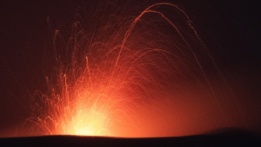 eruptia vulcanului etna