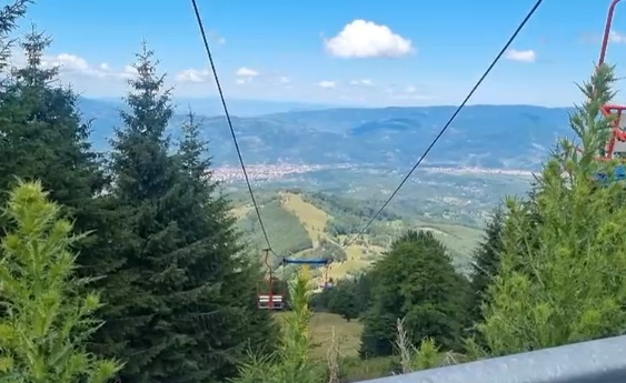 Doi muncitori care reparau telescaunul din Parâng au căzut de la 8 metri și sunt grav răniți