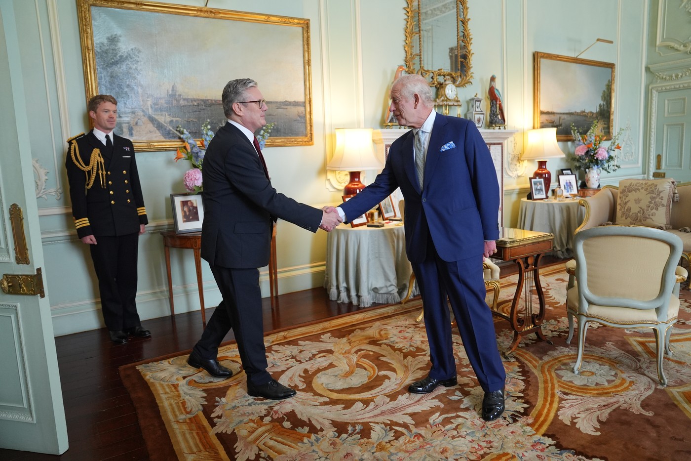 Keir Starmer a fost primit de regele Charles la Palatul Buckingham și desemnat oficial noul prim-ministru al Marii Britanii