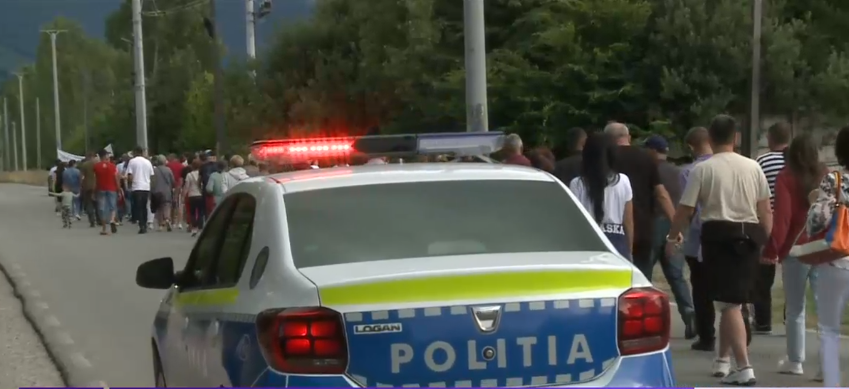 „Murim cu zile”. De ani de zile, locuitorii unui oraș din județul Brașov îndură un miros infernal. Oamenii au ieșit să protesteze
