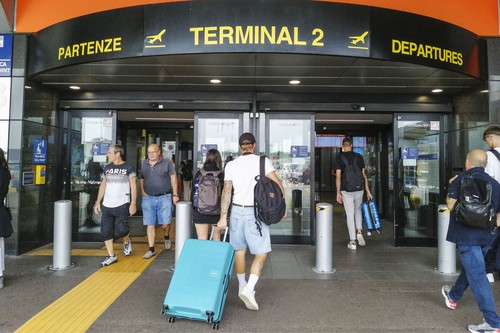 Principalul aeroport din Milano va fi redenumit după numele fostului premier italian Silvio Berlusconi