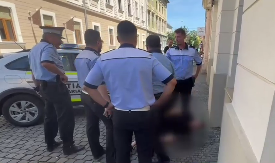 Un șofer drogat, care parcase pe un loc pentru persoanele cu handicap, a lovit cu mașina un polițist în Timișoara