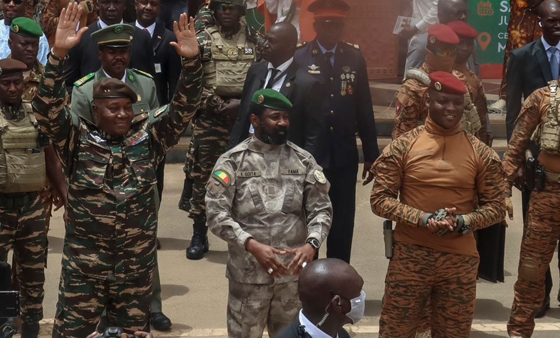 Burkina Faso, Mali şi Nigerul vor forma o confederaţie. Cele trei au regimuri militare după lovituri de stat și sunt apropiate de Rusia