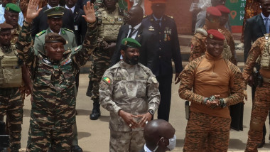 comandantii militari din burkina faso, mali si niger la un summit