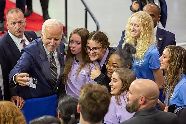 “De groază”. Cel mai popular scriitor al Americii: „Biden trebuie să facă un pas în spate” „Dacă Trump câștigă, ne pierdem democrația!"