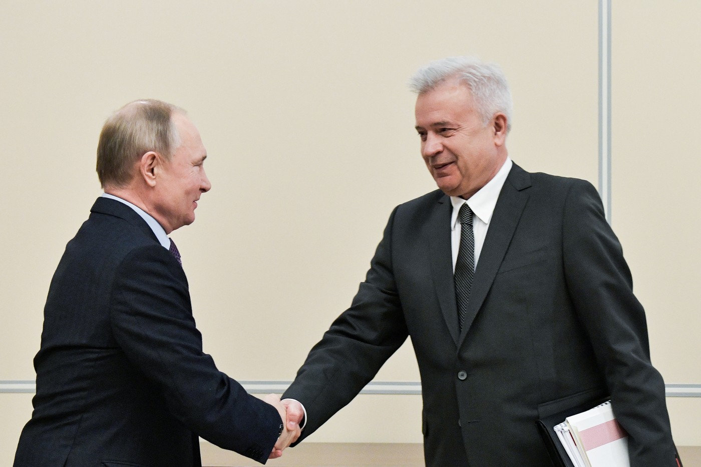 Oligarhii ruşi prieteni cu Putin s-au îmbogățit cu 11 miliarde de dolari de pe urma economiei de război