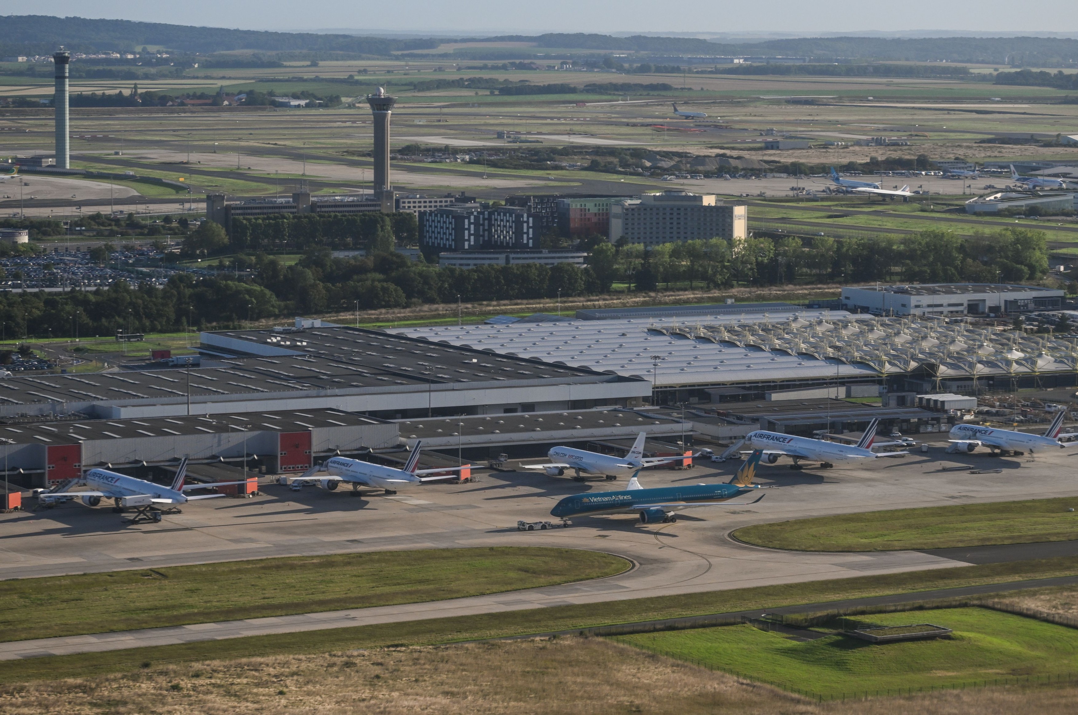 Apel la grevă în Franța. Toate aeroporturile din Paris ar putea fi blocate înainte de începerea Jocurilor Olimpice