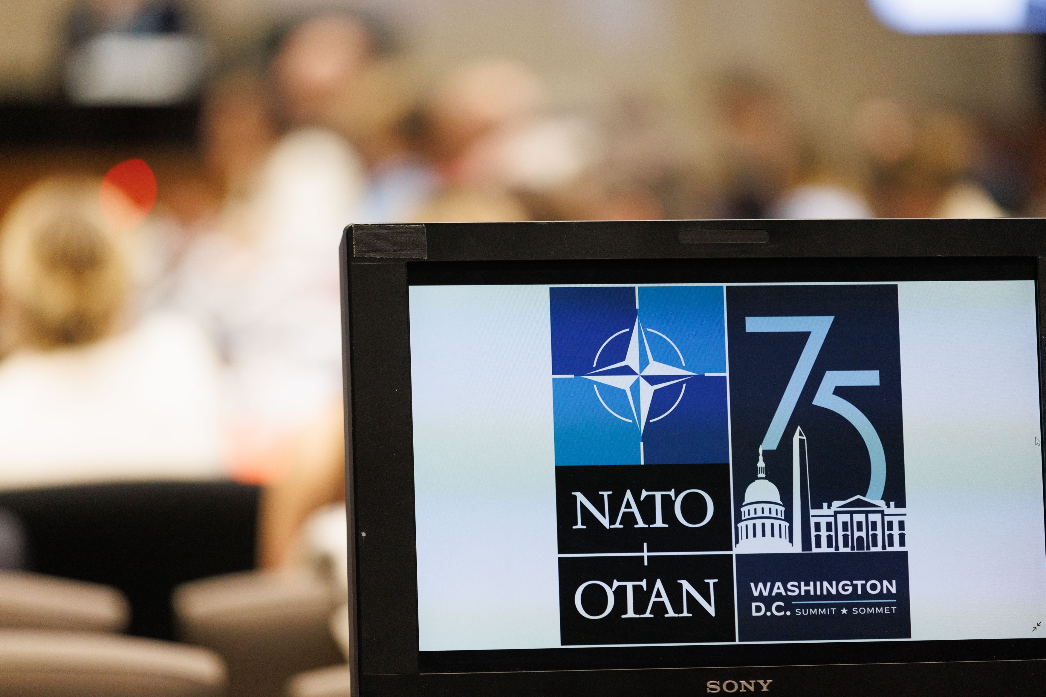 Ce angajamente își va lua România la summitul NATO: supraveghere electronică din spațiu și soluții software unificate