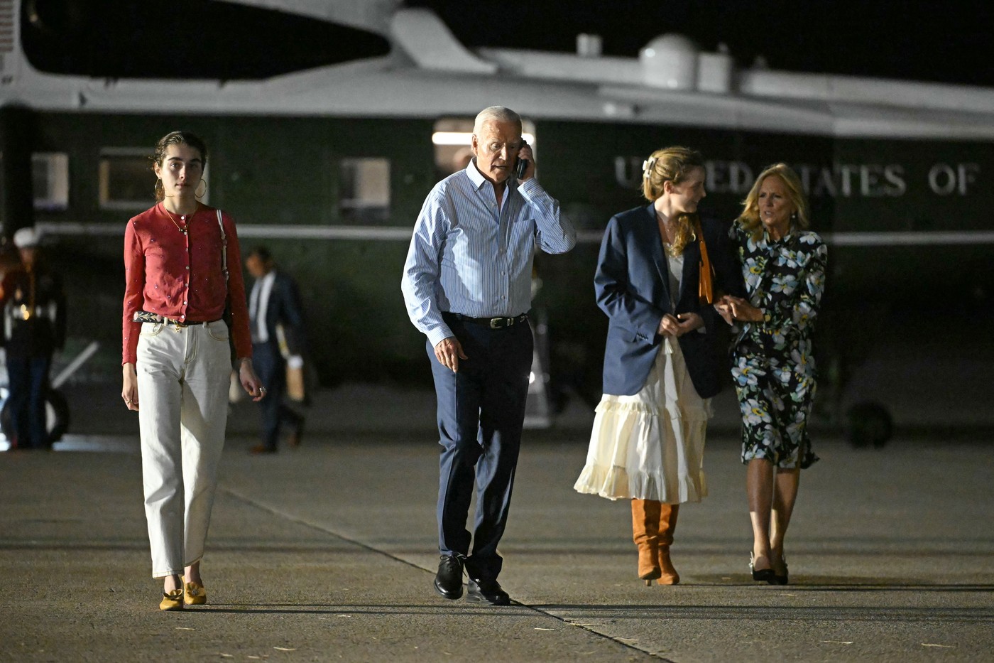 Reunită la Camp David, familia lui Biden l-a îndemnat să rămână în cursă şi a dat vina pe echipa care l-a pregătit pentru confruntare