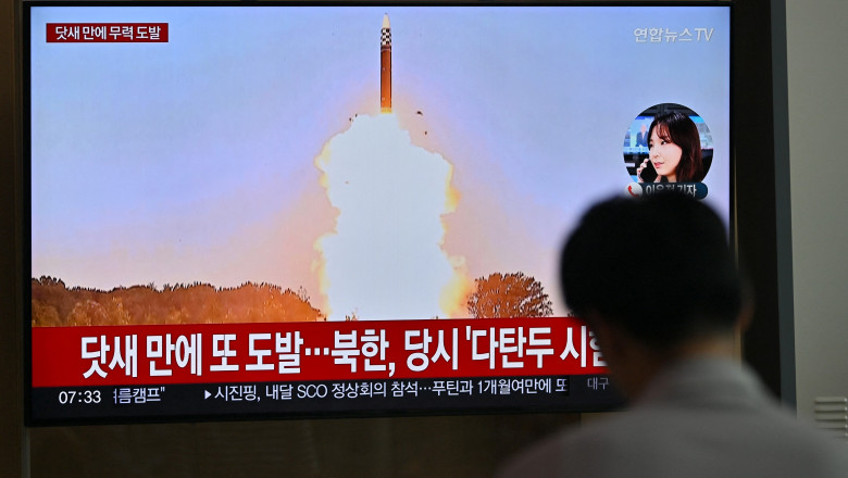 imagini cu o rachetă balistică lansată de coreea de nord