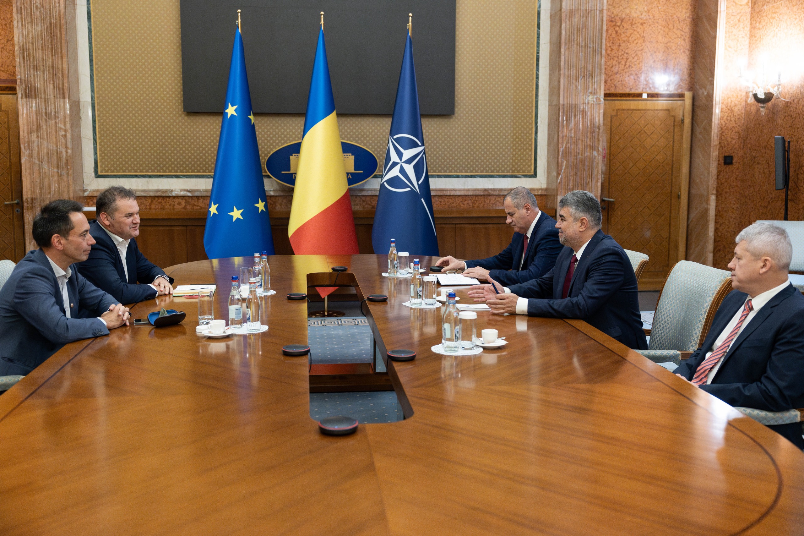 Ciolacu discută la Guvern cu partidele despre calendarul prezidențialelor. USR, AUR și UDMR s-au întâlnit cu premierul