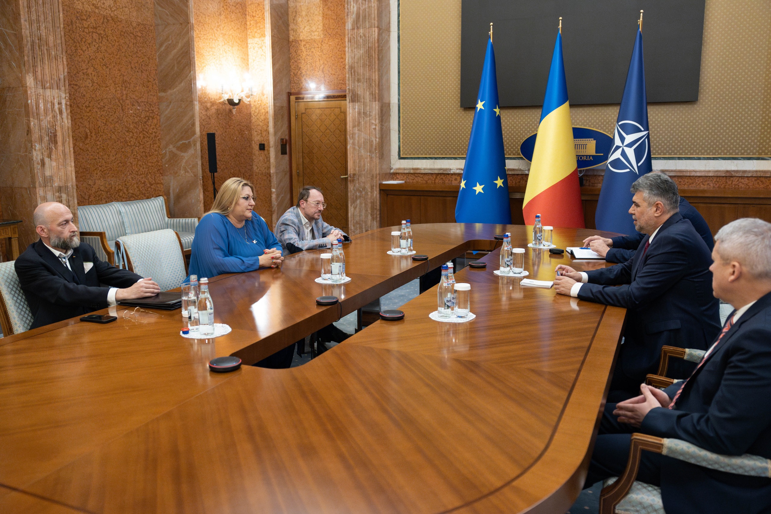 Ciolacu discută la Guvern cu partidele despre calendarul prezidențialelor. USR, AUR, UDMR și SOS s-au întâlnit cu premierul