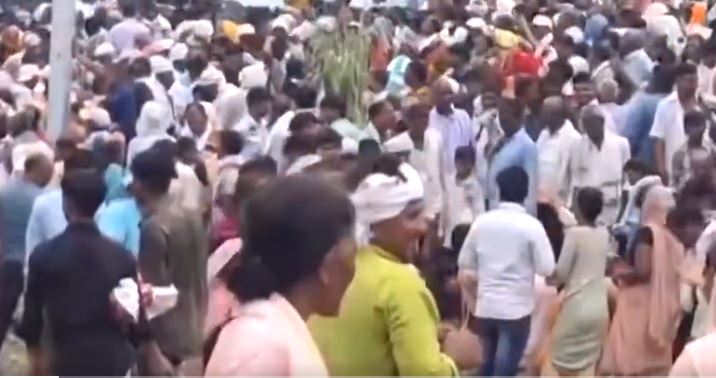 Peste 80 de oameni au murit în urma unei busculade la o adunare religioasă hindusă în India