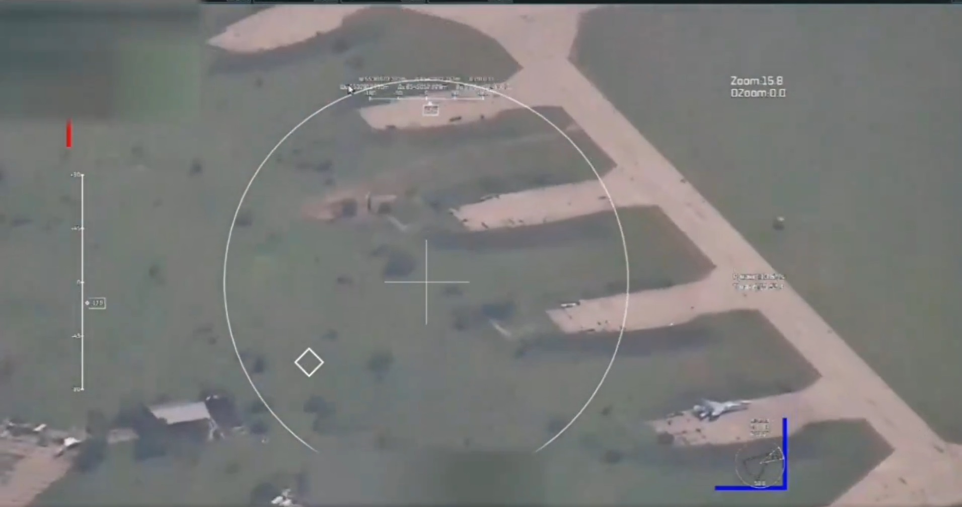 Imagini din dronă cu momentul în care rușii lovesc mai multe avioane de luptă Su-27 la o bază aeriană ucraineană