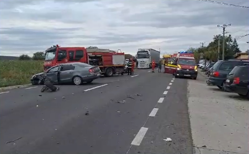 Accident grav în județul Mehedinți. O persoană a murit și alte două au fost rănite în urma unui carambol