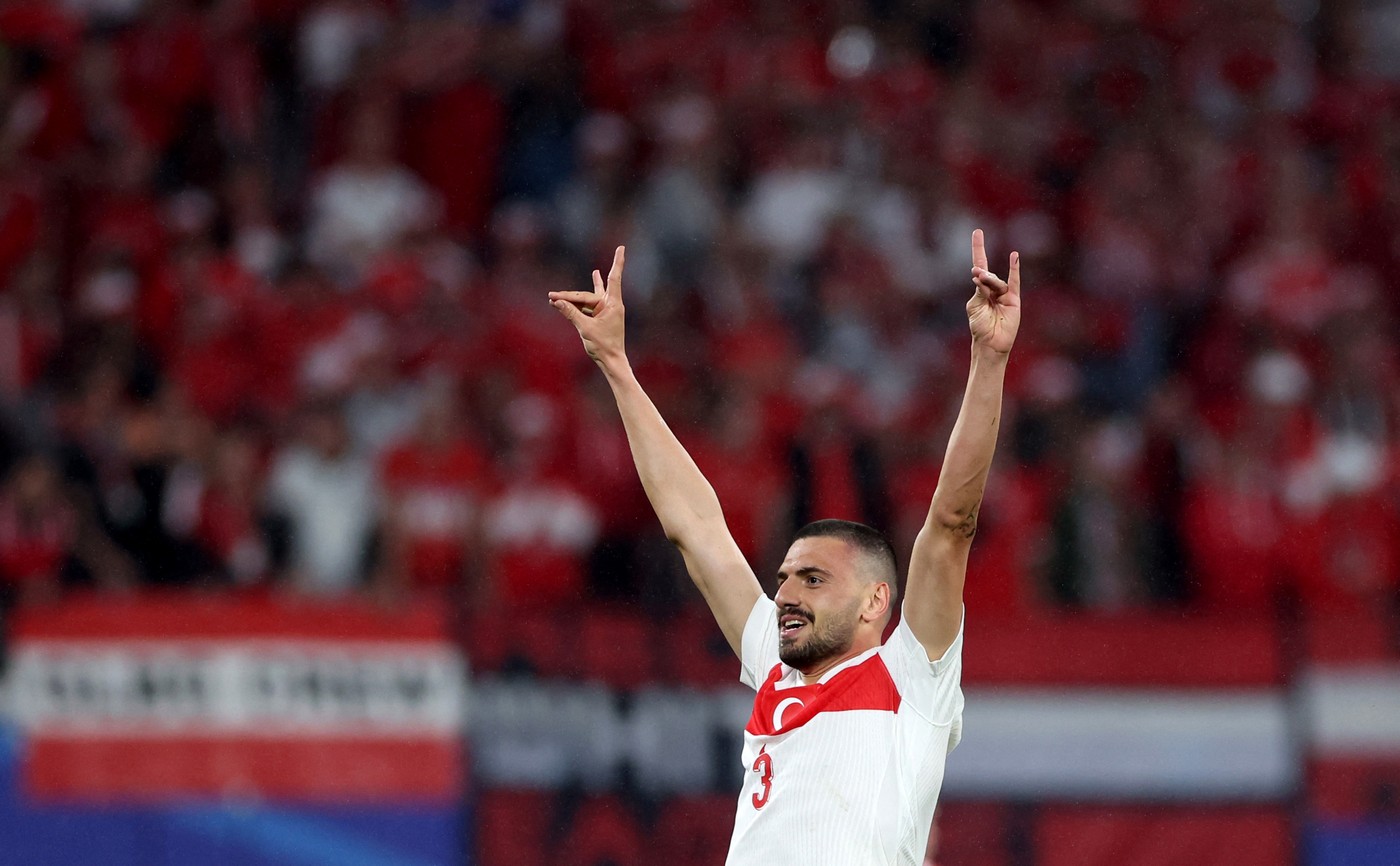 EURO 2024. „Nu are ce căuta pe stadioane”. Fotbalistul turc Demiral e anchetat pentru un gest care are legătură cu extrema dreaptă